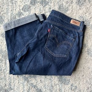 Levi’s cuffed capris